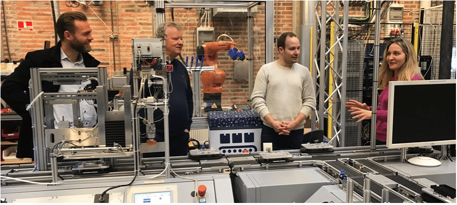 Learning Technologies for Manufacturing