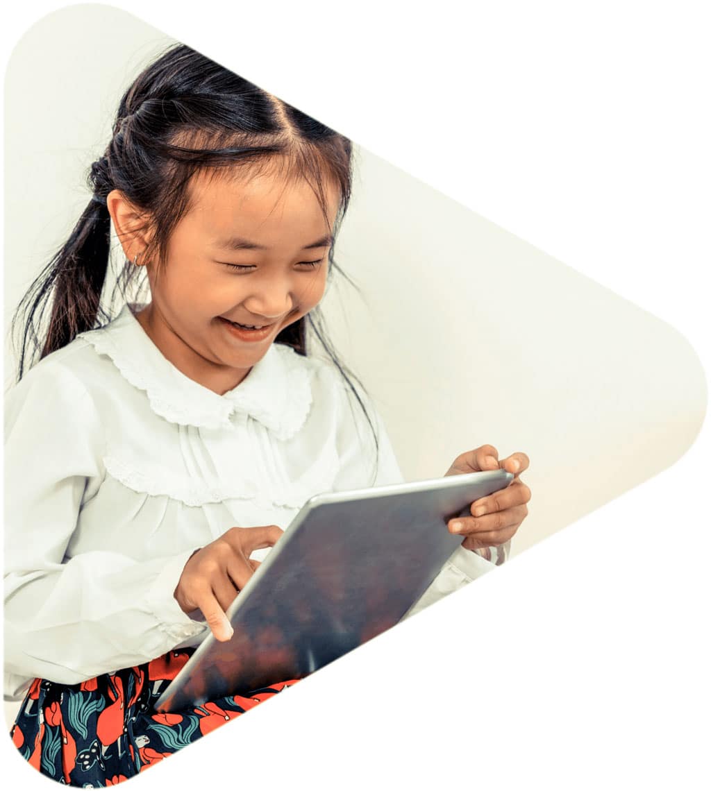 thai girl studying online via uqualio video learning